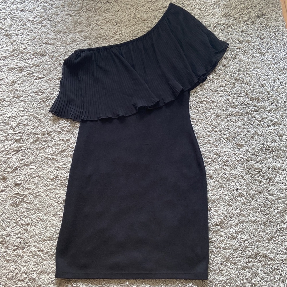 One shoulder chiffon mini dress